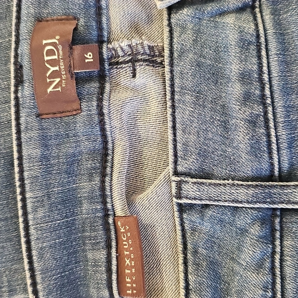 NYDJ, New Peralta Straight Ankle Jeans in 16 - Med Wash - Picture 2 of 5